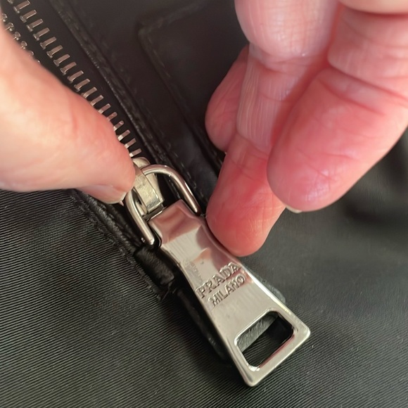 🌟🛍HOST PICK🛍🌟Stunning Reversible Prada leather and nylon bag - Picture 8 of 11